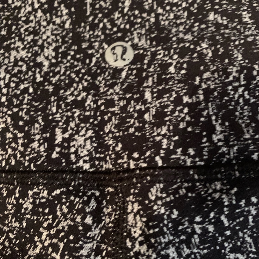 Lululemon Black & White Textured Wunder Unders - Picture 4 of 9